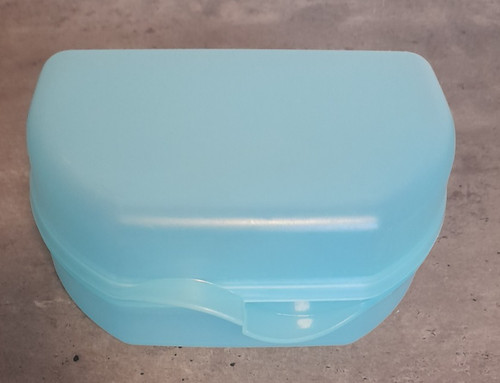 Tupperware snacky box - *,